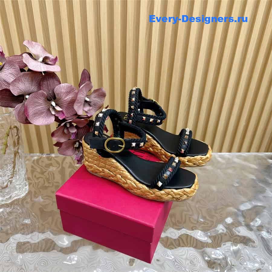 Va1e*ntin0 rockstud black wedge calfskin sandals