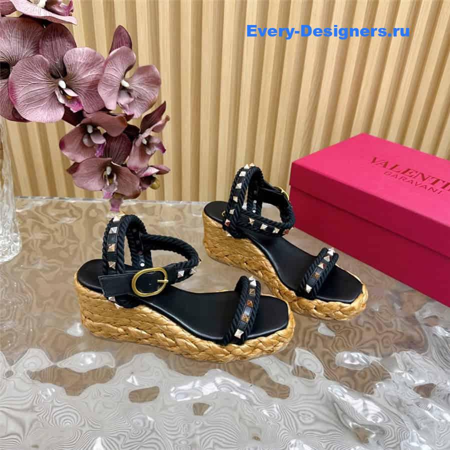 Va1e*ntin0 rockstud black wedge calfskin sandals