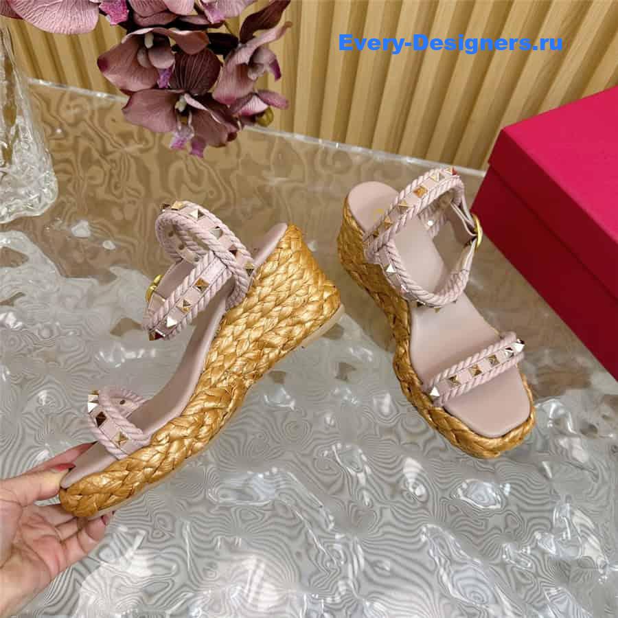 Va1e*ntin0 rockstud pink wedge calfskin sandals