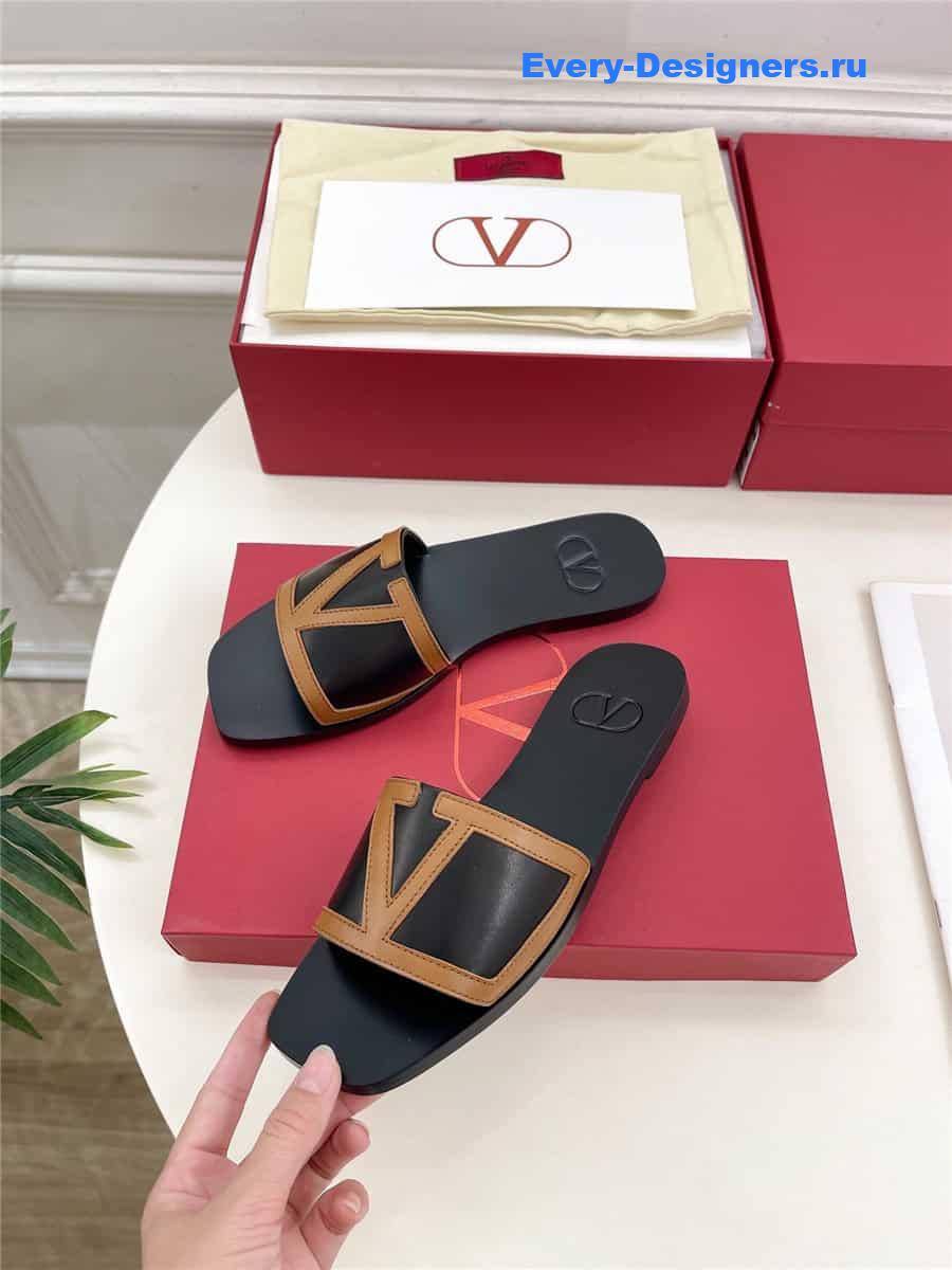 Va1e*ntin0 big logo flat slippers