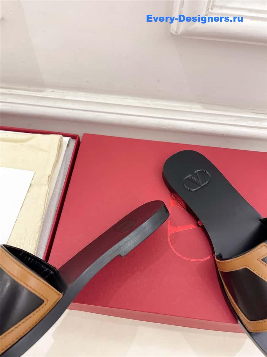 Va1e*ntin0 big logo flat slippers