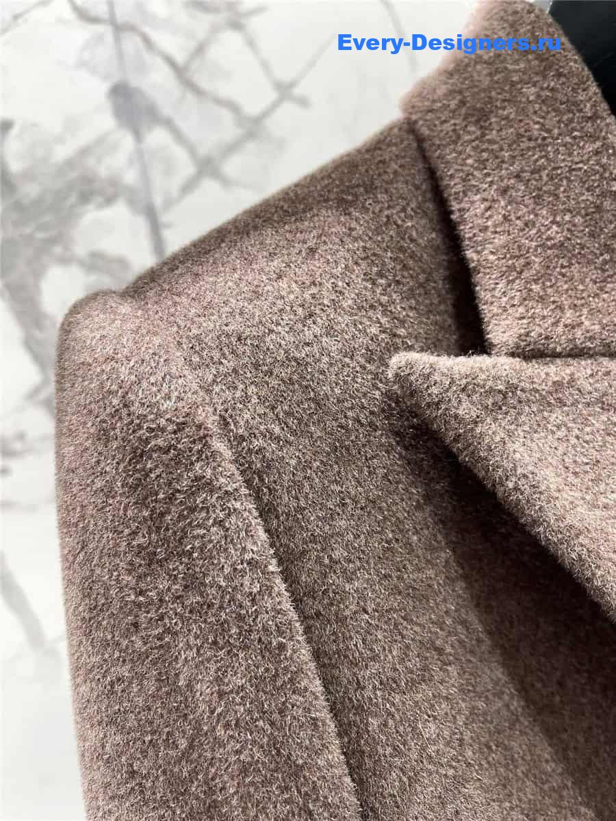 Y51 waist wide shoulder coat