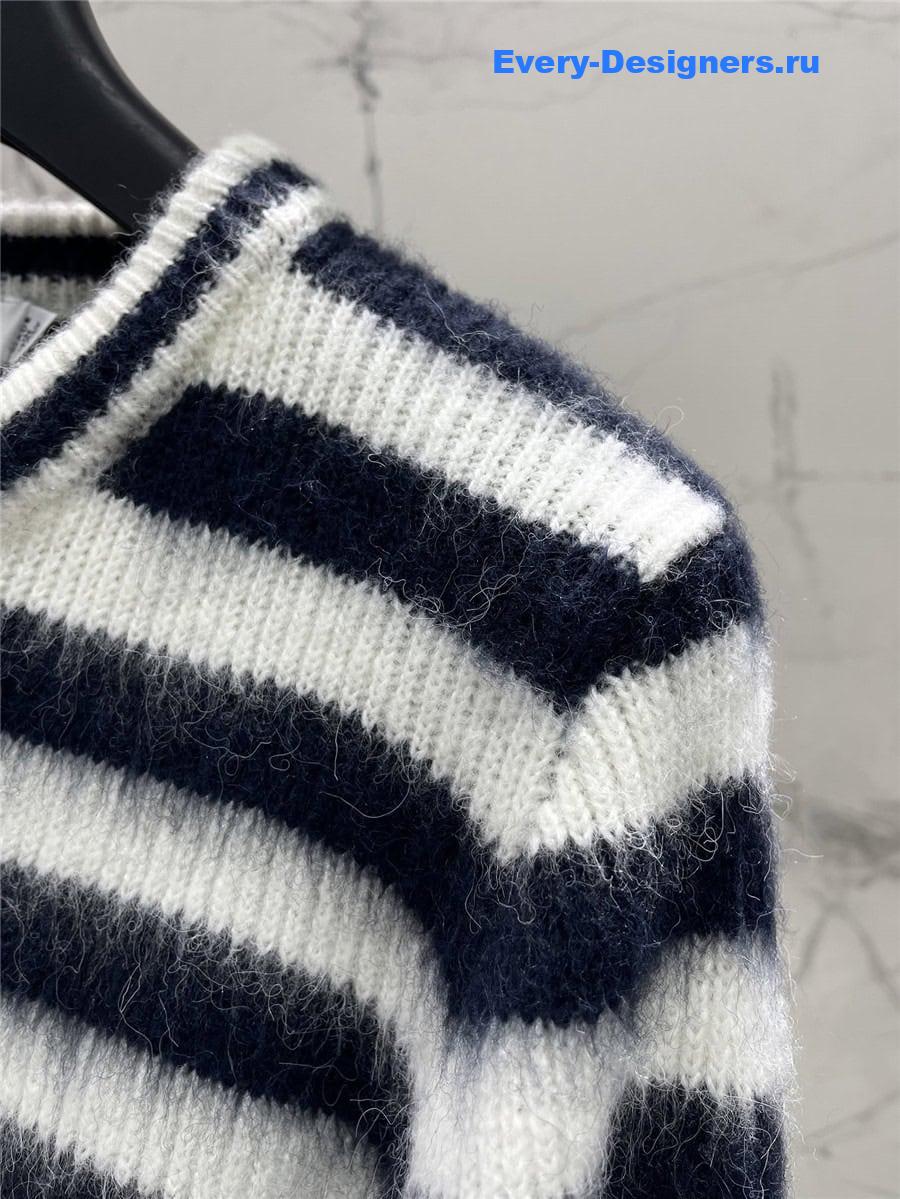 D10r striped sweater in black