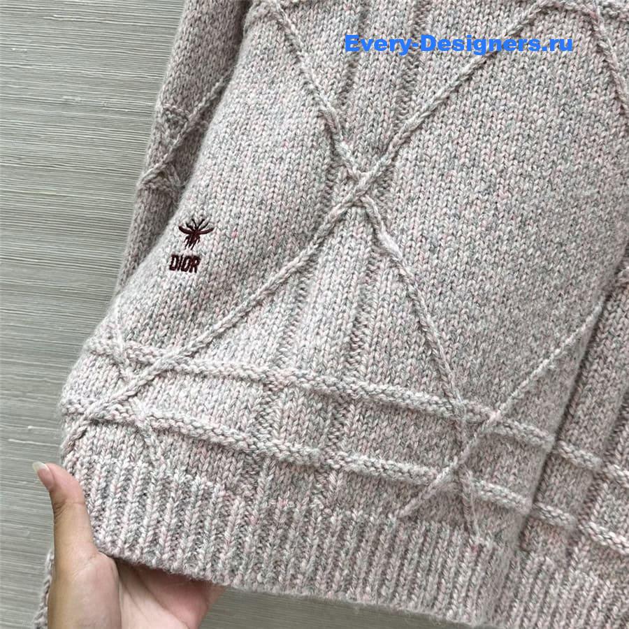D10r check knit sweater beige