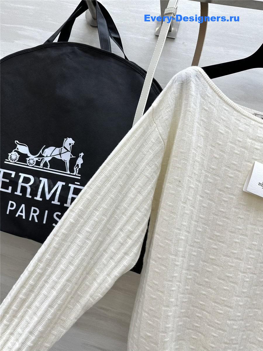 H**me5 h long-sleeved top