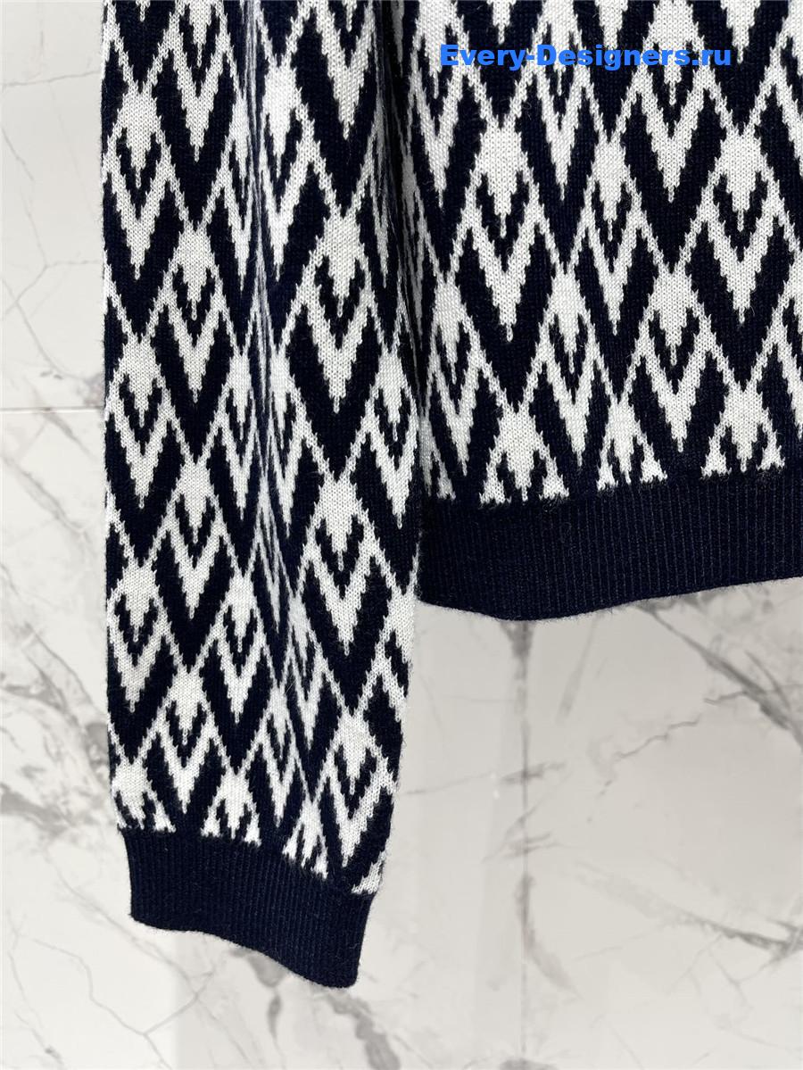 Va1e*ntin0 toute la v cardigan in black