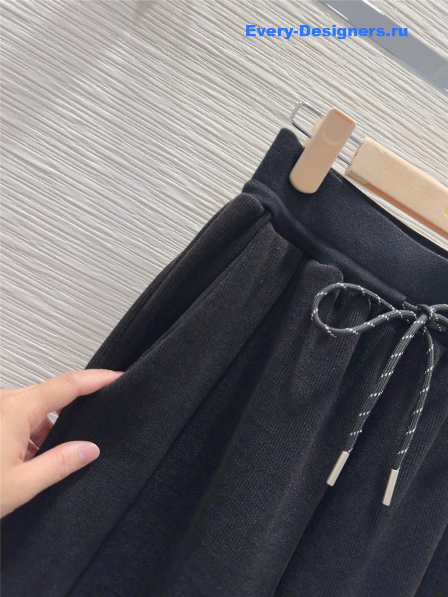 M1um1u new wide-leg trousers