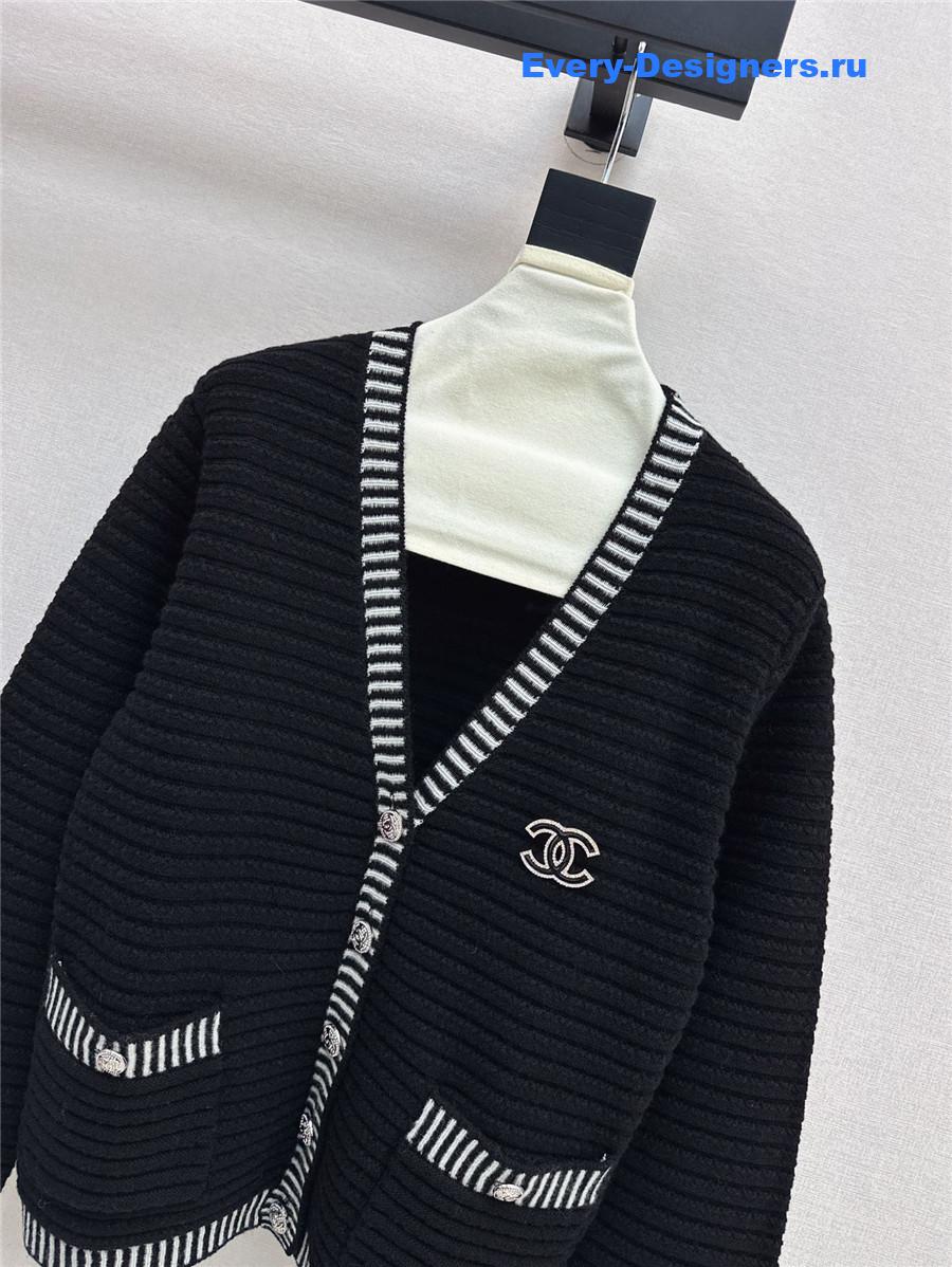 CC contrast color V-neck cardigan