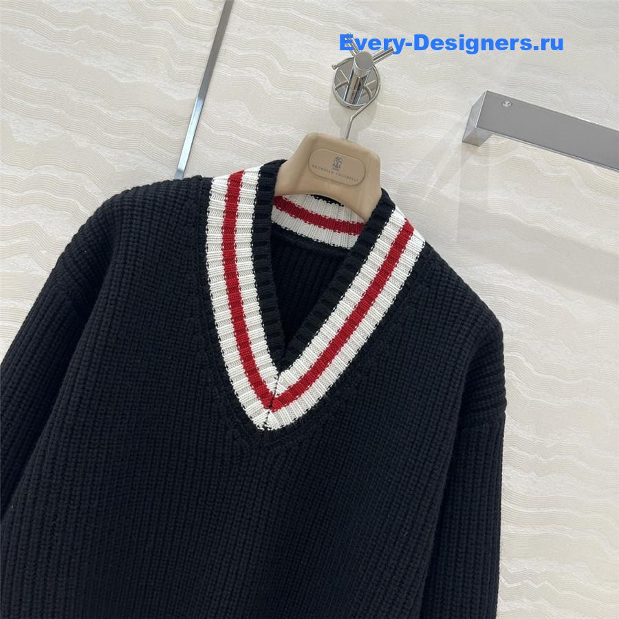 BC Contrasting V-Neck Sweater