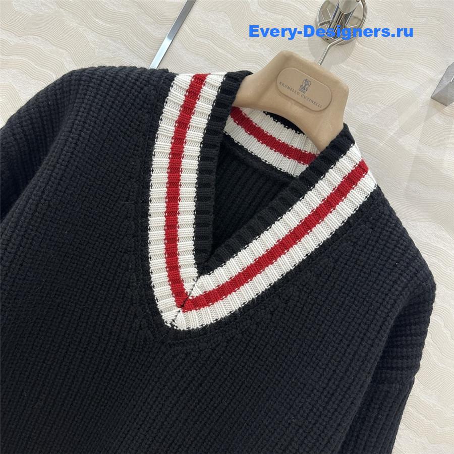 BC Contrasting V-Neck Sweater