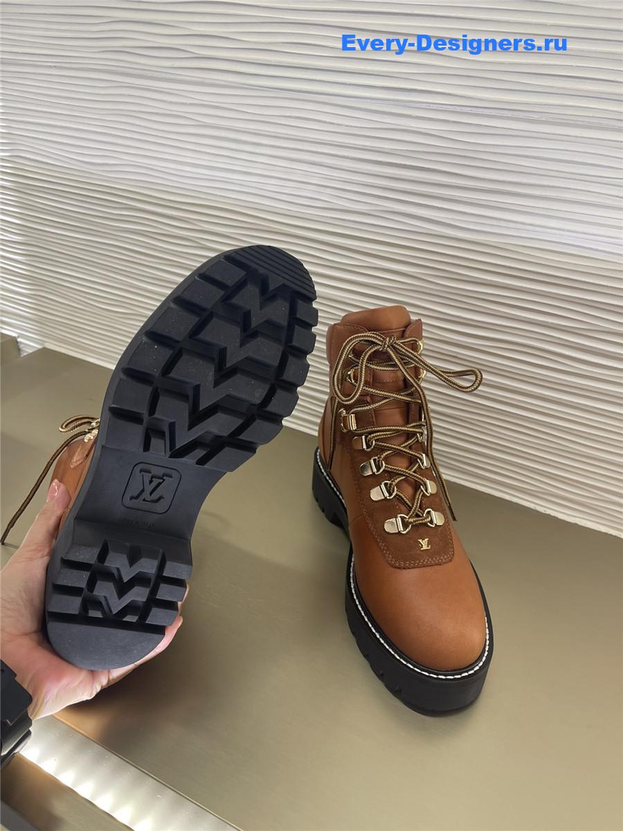 l0vis Vvtt0n territory flat ranger boots