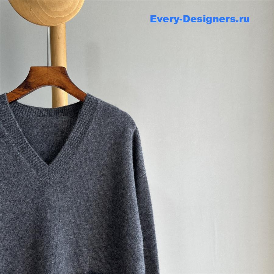 Pra*a v-neck cashmere sweater grey