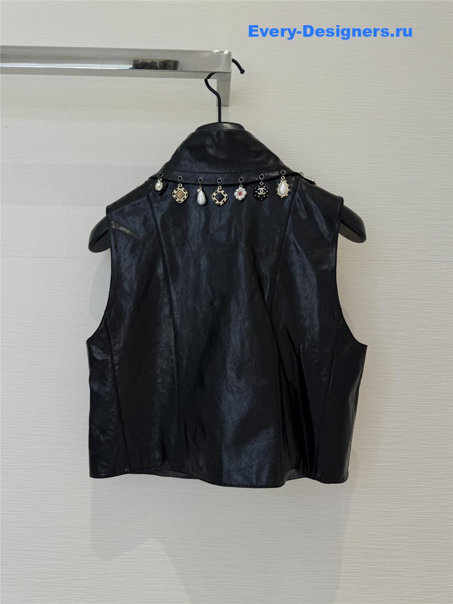 Ch**el charm pearl biker vest