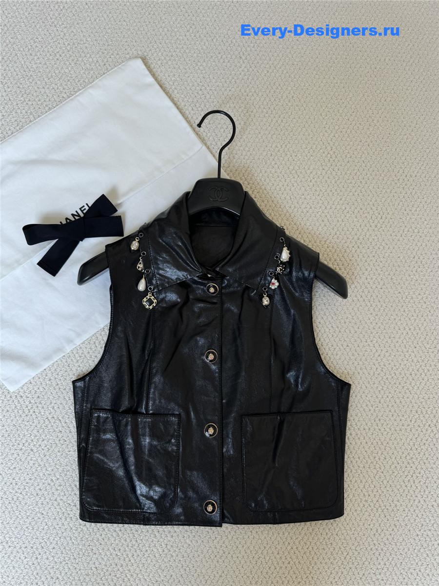 Ch**el charm pearl biker vest