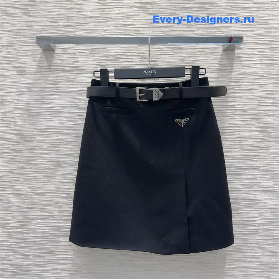 Pra*a new short skirt