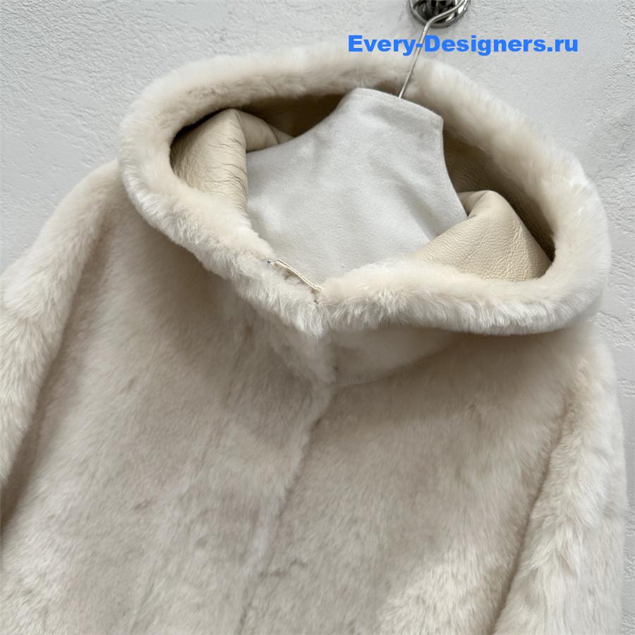 L0r0 P1ana short shearling coat