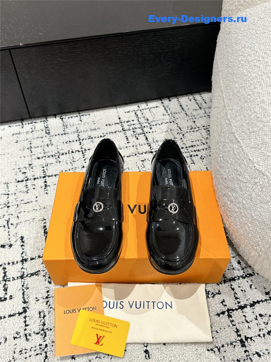 l0vis Vvtt0n lv chess flat loafer black