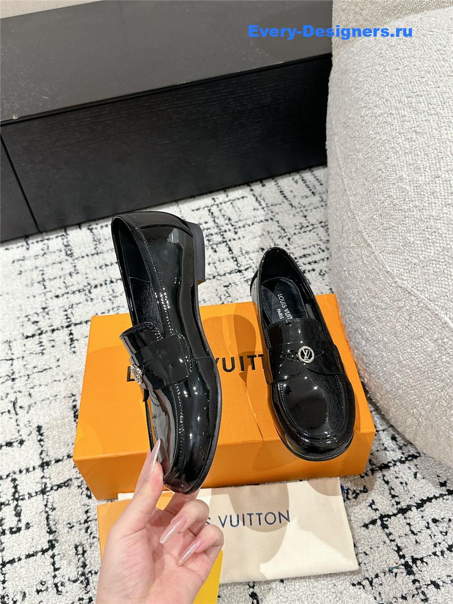 l0vis Vvtt0n lv chess flat loafer black