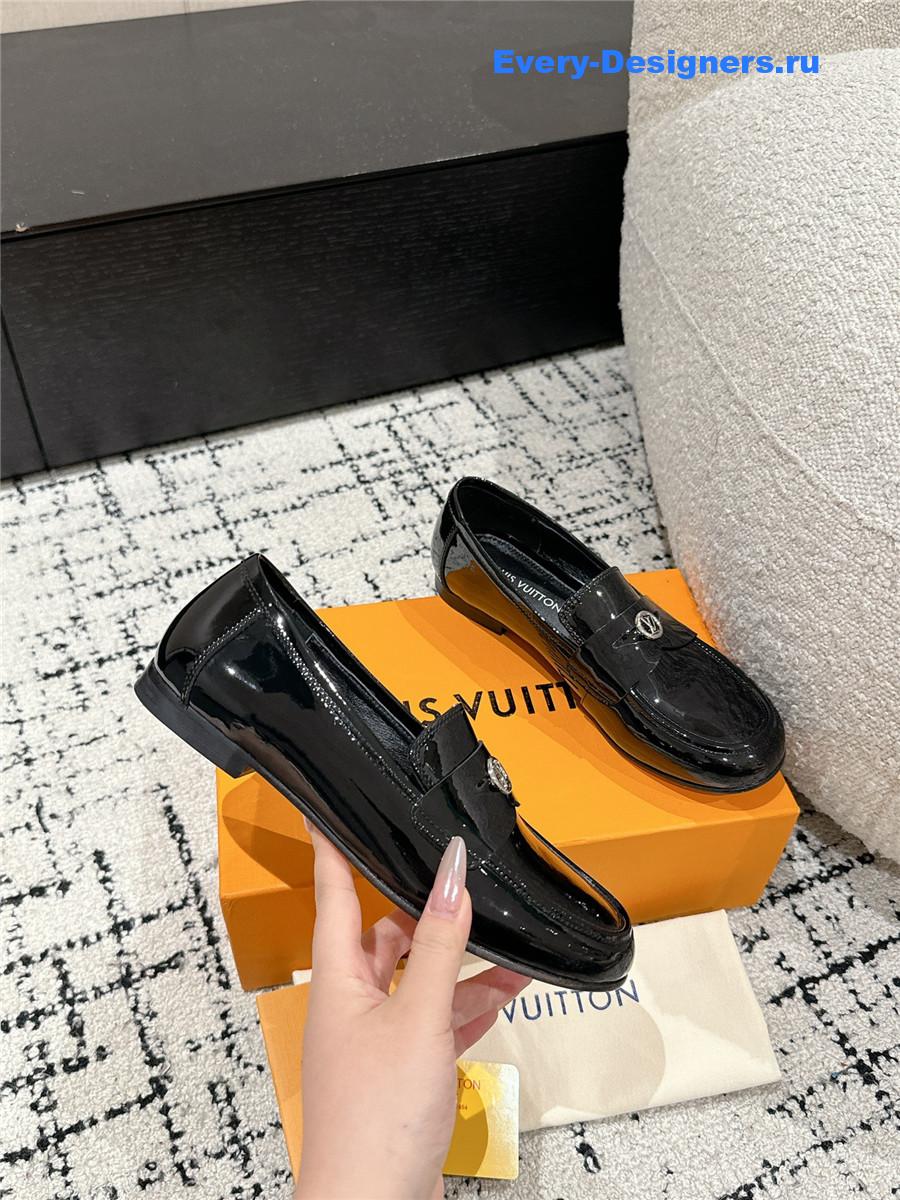 l0vis Vvtt0n lv chess flat loafer black