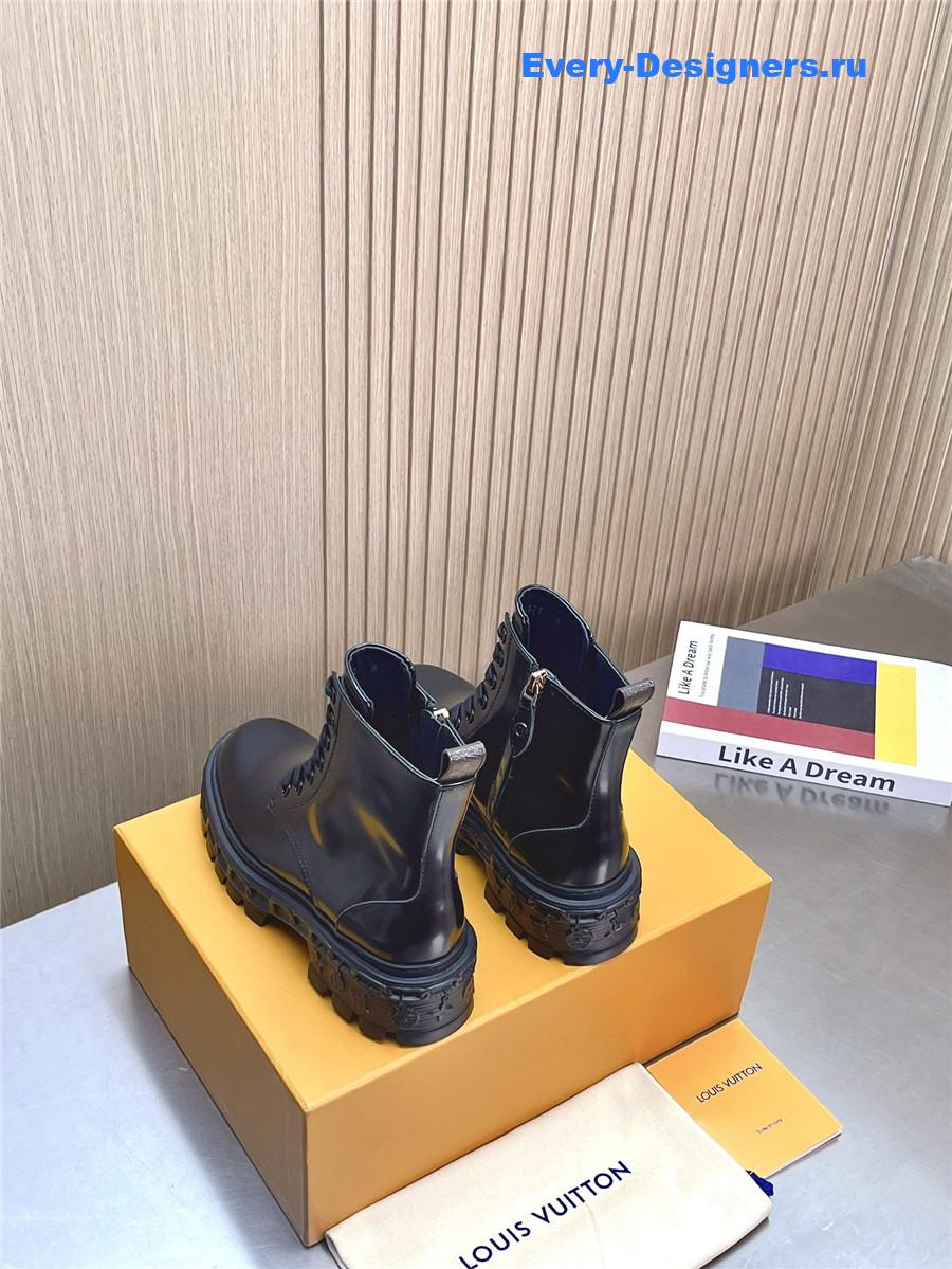 l0vis Vvtt0n black patent leather ankle boots