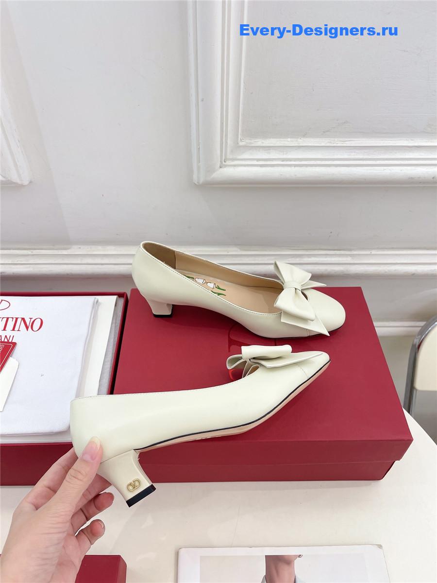 Va1e*ntin0 bowow pump in kidskin 45mm ivory