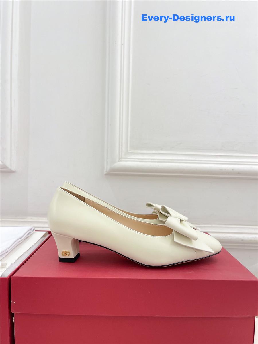 Va1e*ntin0 bowow pump in kidskin 45mm ivory