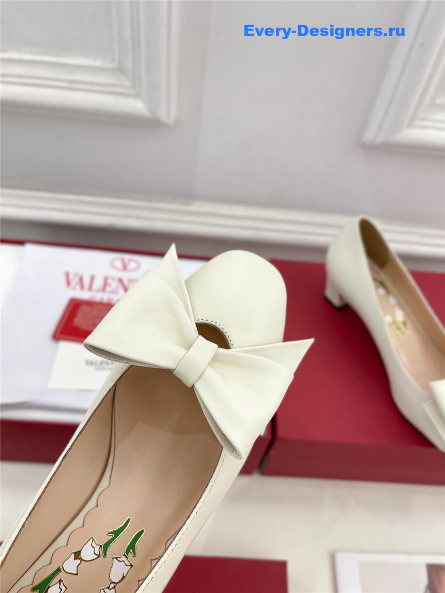 Va1e*ntin0 bowow pump in kidskin 45mm ivory