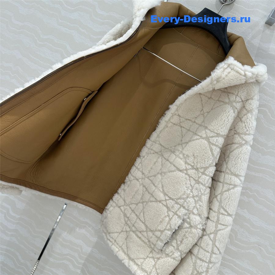 D10r shearling hooded coat