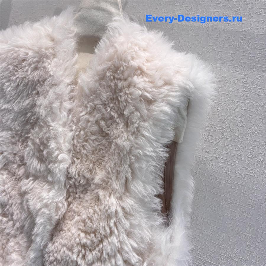 l0vis Vvtt0n lv curly fur vest