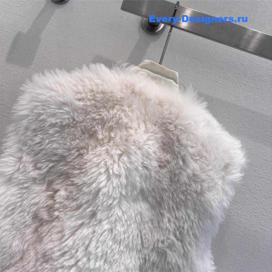 l0vis Vvtt0n lv curly fur vest