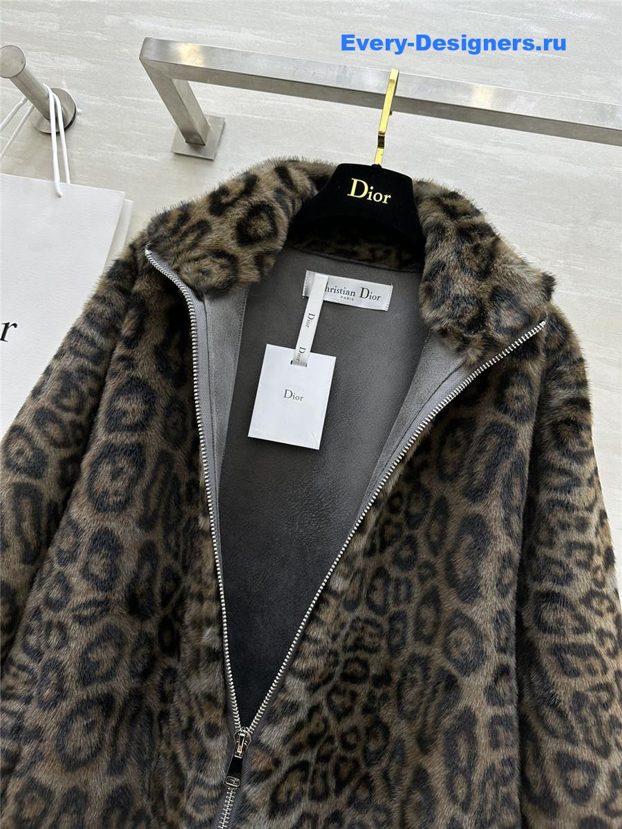 D10r leopard print shearling zip-up jacket