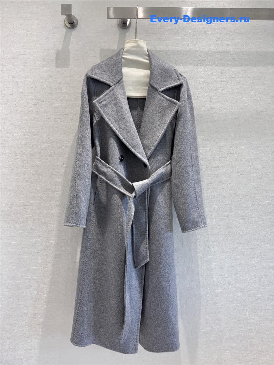 H**me5 cashmere coat with large lapels
