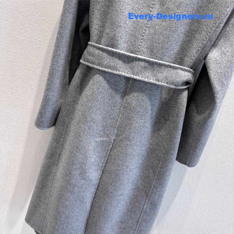 H**me5 cashmere coat with large lapels