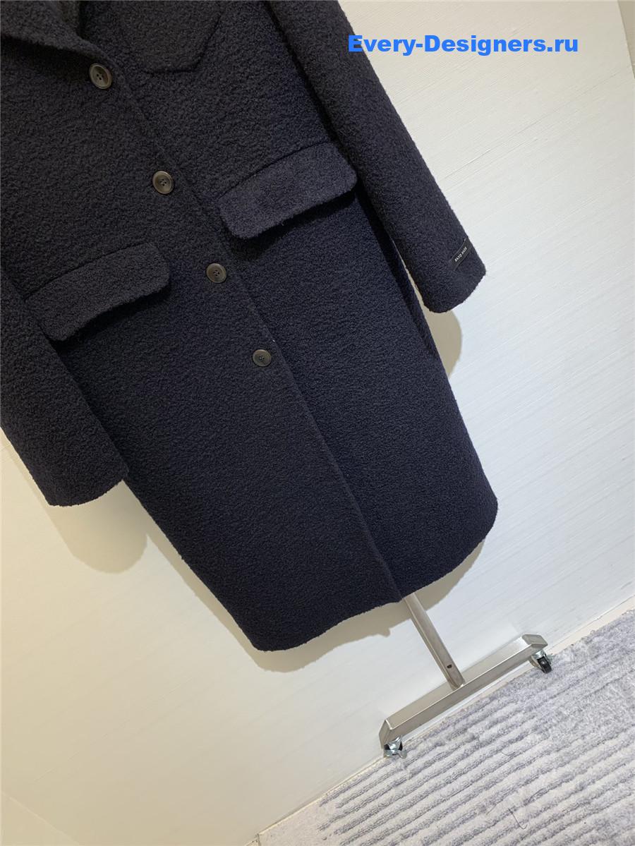 Ce1i*e bouclé coat