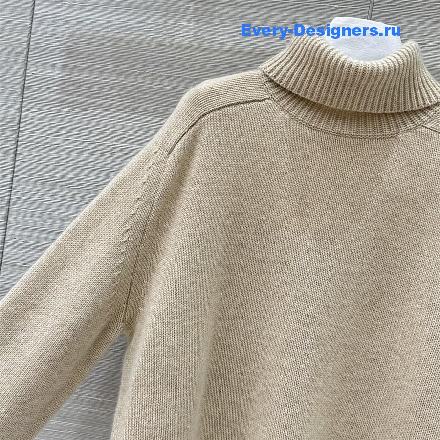 L0r0 P1ana beige cashmere turtleneck sweater
