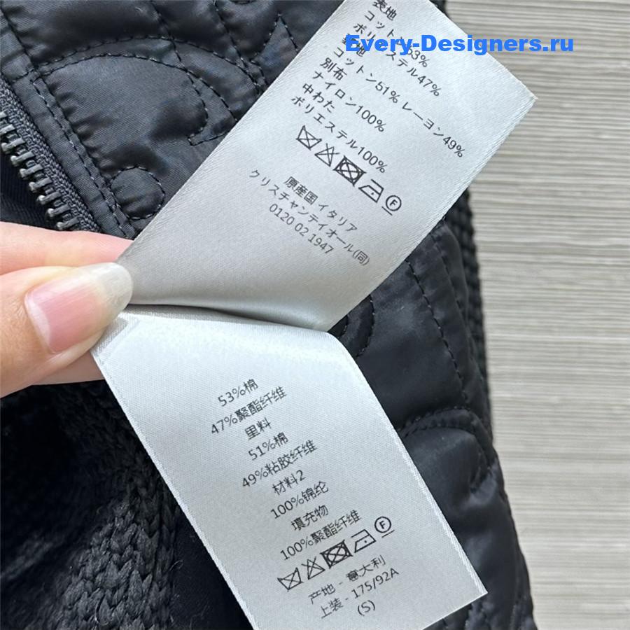 D10r hooded quilted jacket