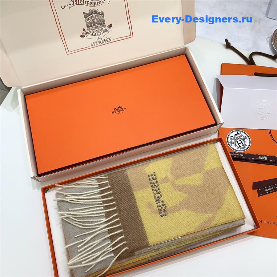 H**me5 cashmere scarf