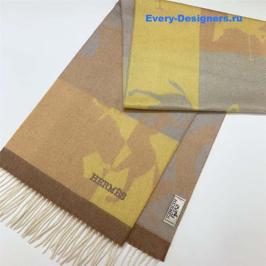 H**me5 cashmere scarf