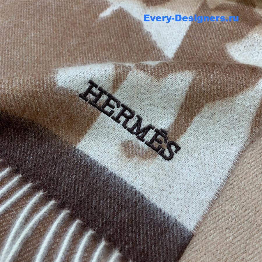 H**me5 cashmere scarf