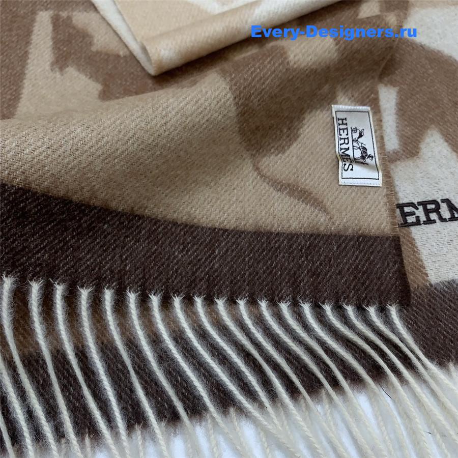 H**me5 cashmere scarf
