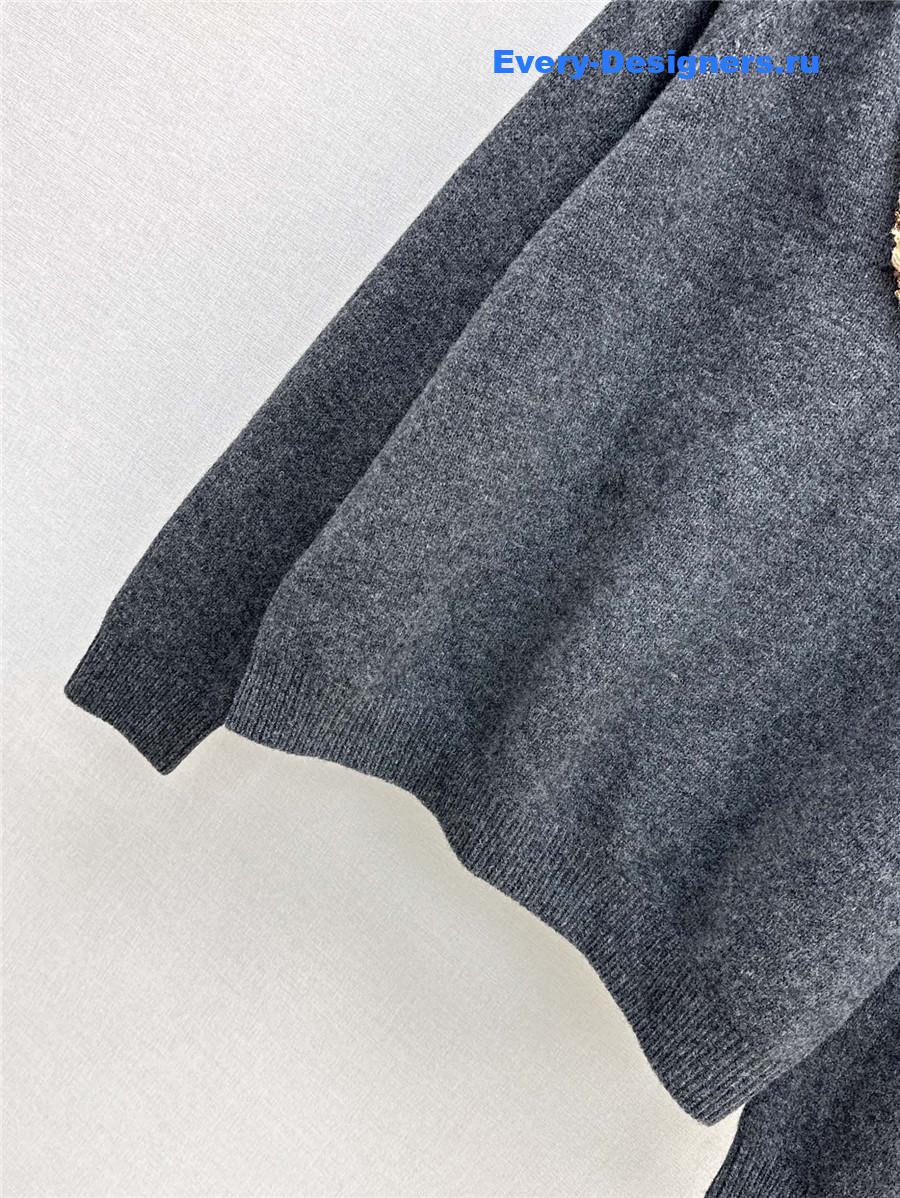 Pra*a lapel v-neck trim sweater grey