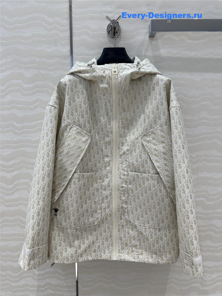 D10r hooded windbreaker jacket