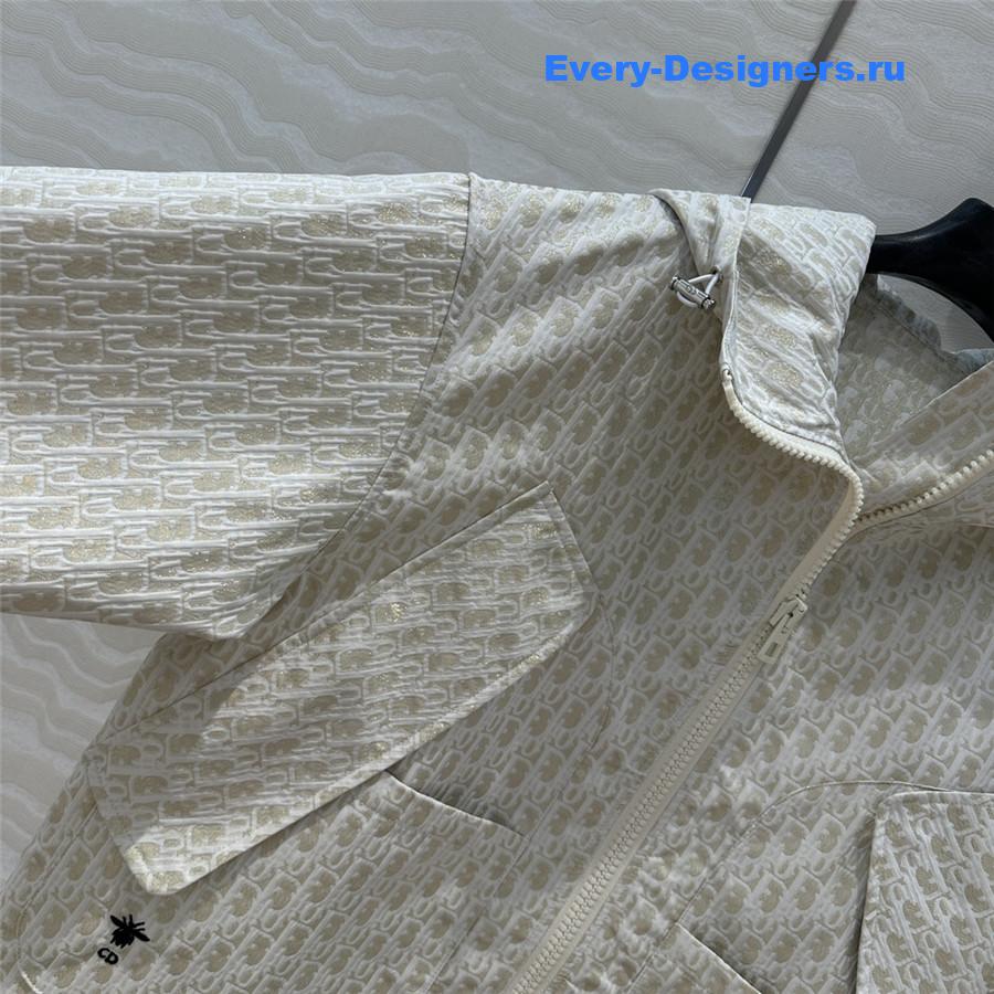 D10r hooded windbreaker jacket