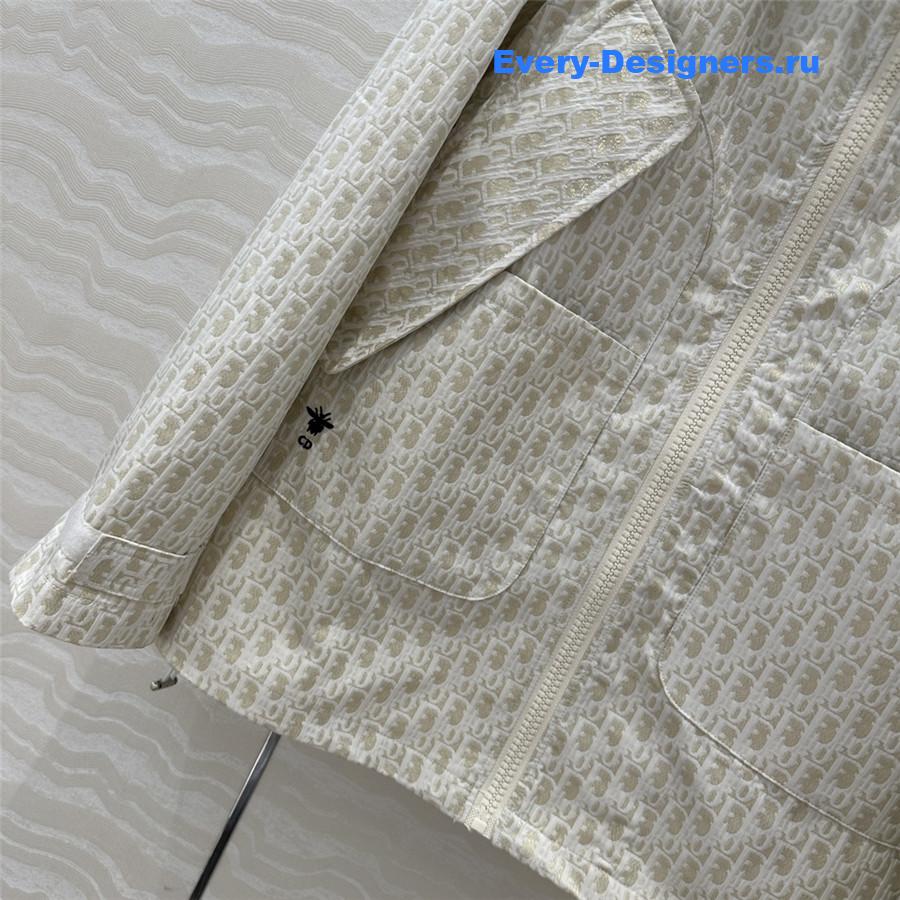 D10r hooded windbreaker jacket