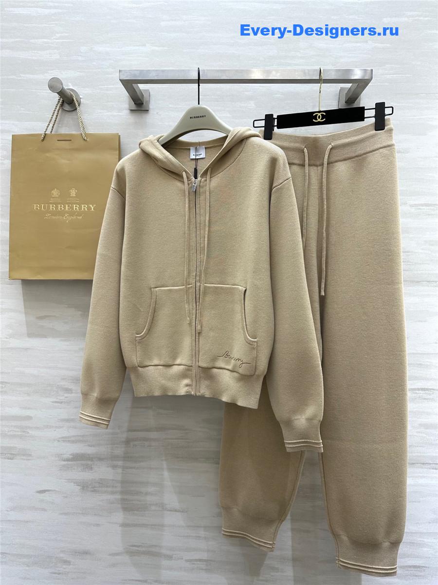 Bv*b*rry logo lettering embroidery suit