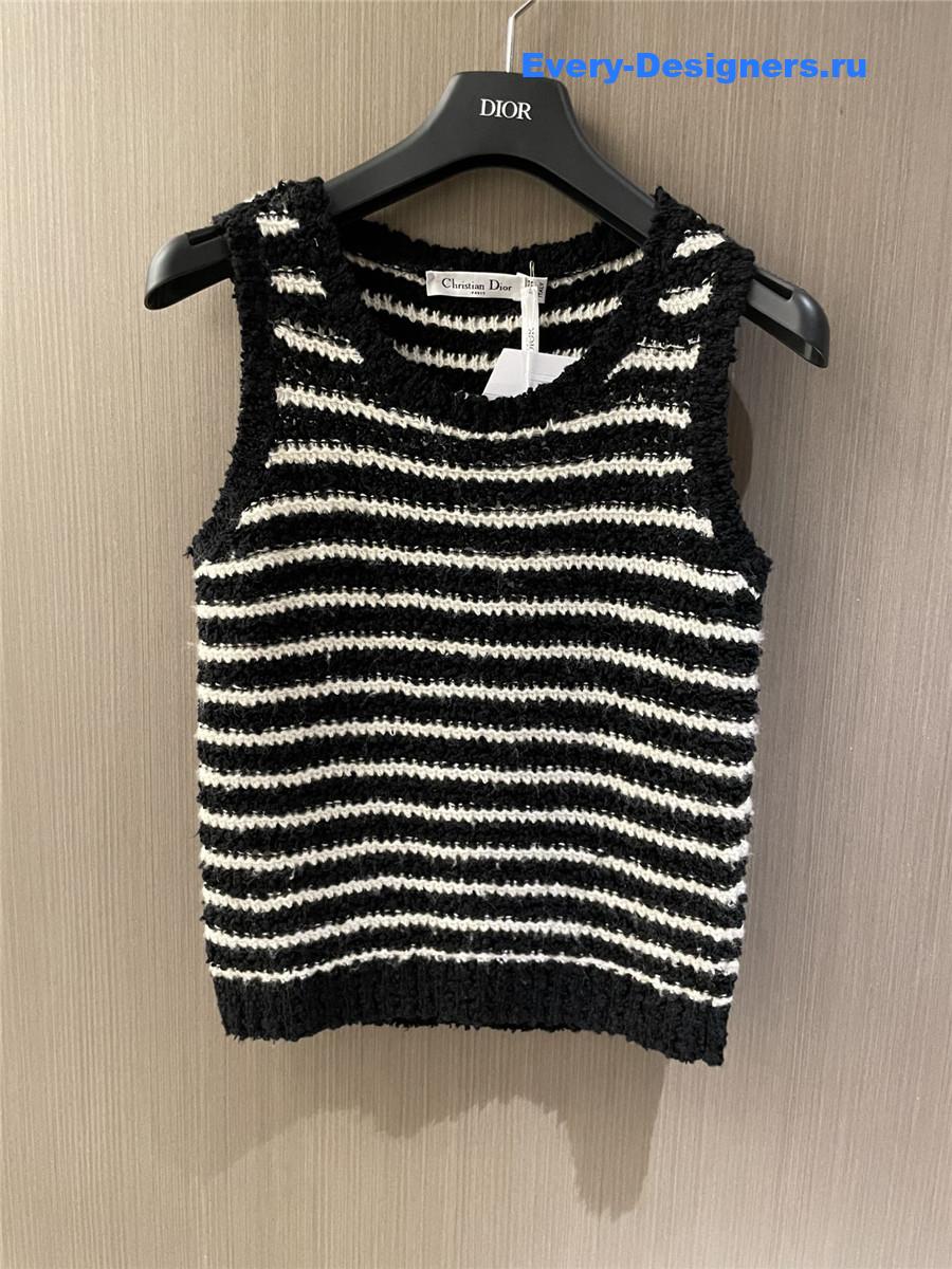 D10r cd black white striped vest