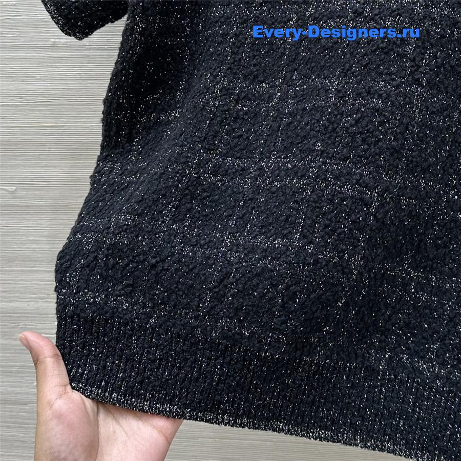 Gvc*1 gold check short-sleeved top black