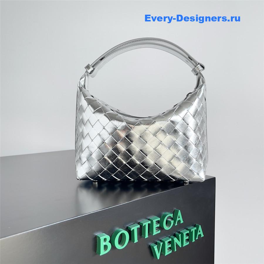 b0tt*ga Ven*ta wallace silver leather shoulder bag