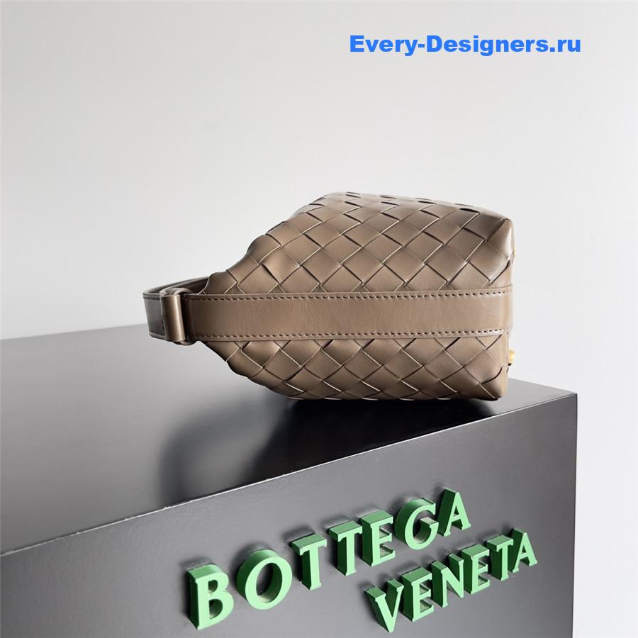 b0tt*ga Ven*ta wallace beige leather shoulder bag