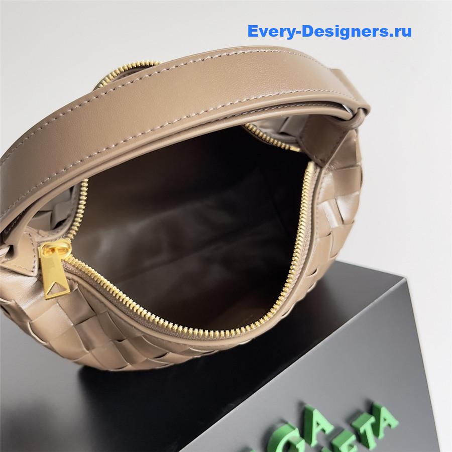 b0tt*ga Ven*ta wallace beige leather shoulder bag